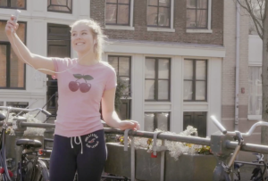 The Shootlr app implores you to take a selfie when one of your friends ask for one.