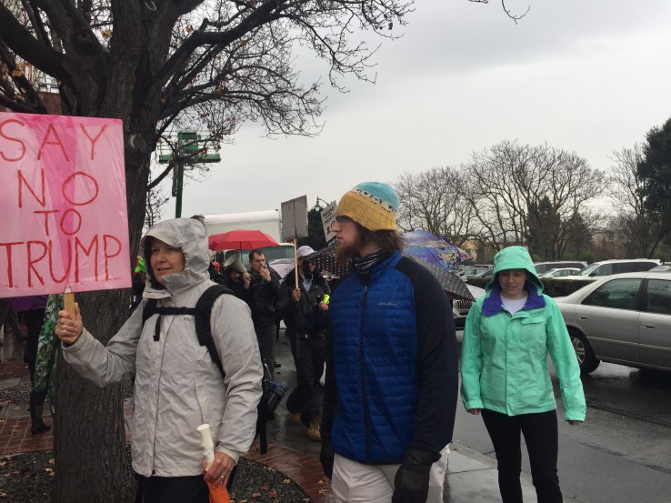 Protesters circling and chanting "Tech workers unite tech workers resist" outside Palantir HQ.