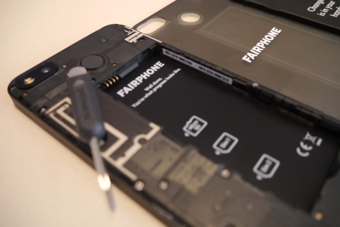 Fairphone-screw Fairphone screw