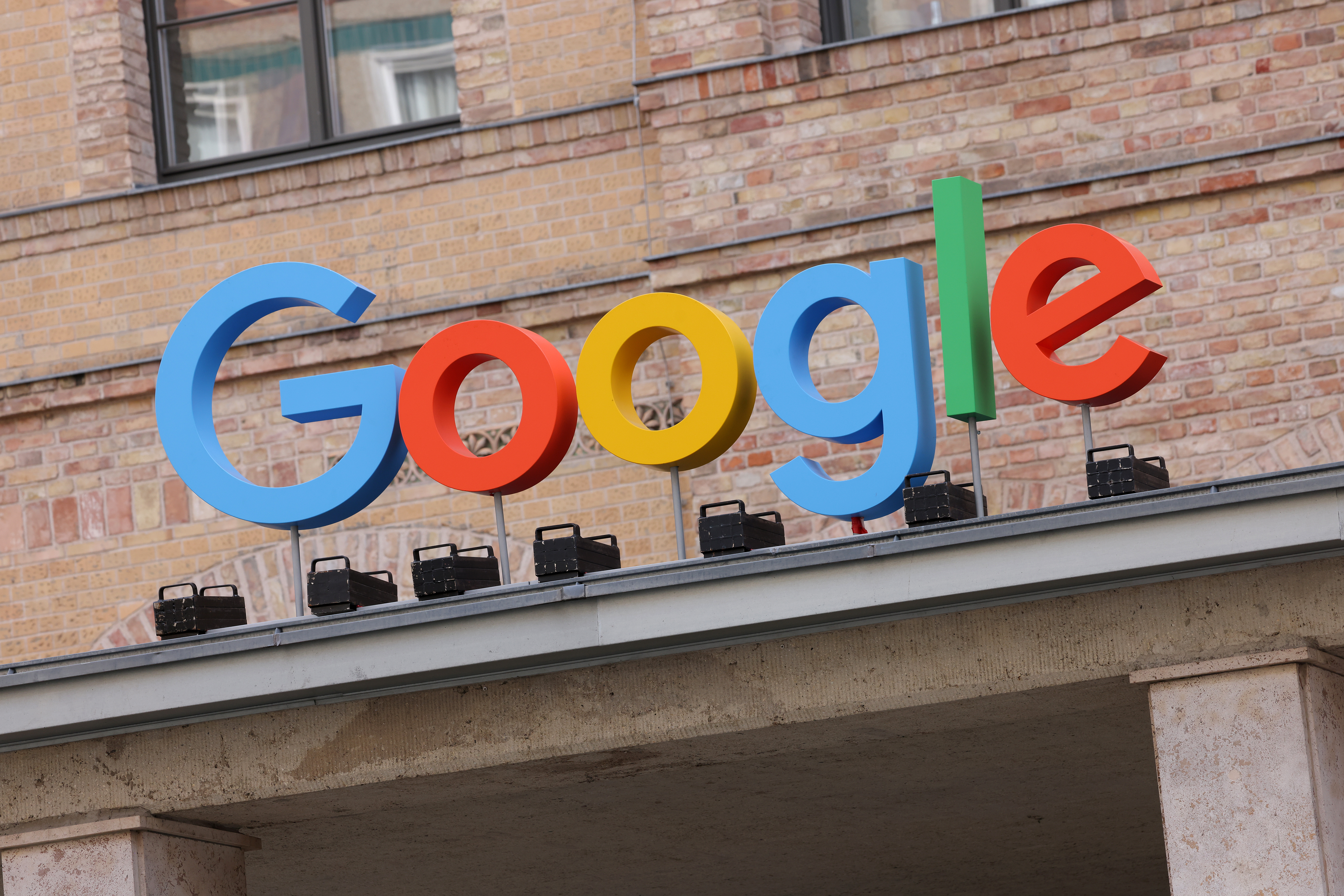 Chrome for iOS makes it easier to switch between work and personal Google accounts
